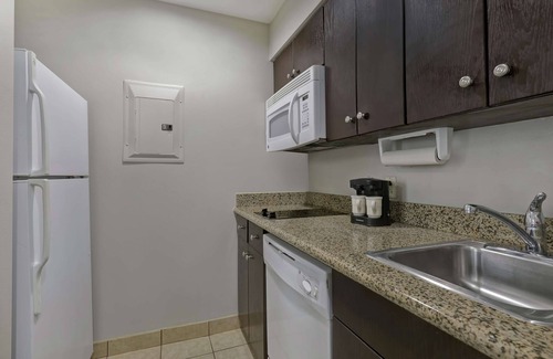 McAllen Hotel | Stylish Homewood Suites by Hilton McAllen with Pool & Spa