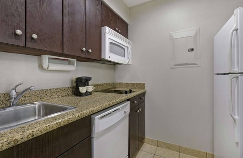 McAllen Hotel | Stylish Homewood Suites by Hilton McAllen with Pool & Spa