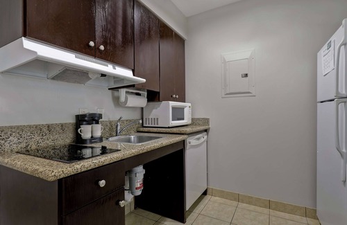 McAllen Hotel | Stylish Homewood Suites by Hilton McAllen with Pool & Spa