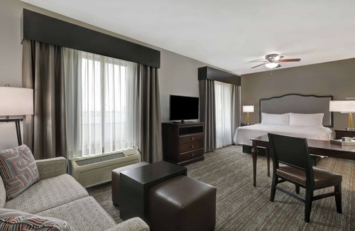 McAllen Hotel | Stylish Homewood Suites by Hilton McAllen with Pool & Spa