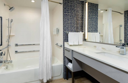Orlando Hotel | Discover Homewood Suites by Hilton® Orlando-UCF Area