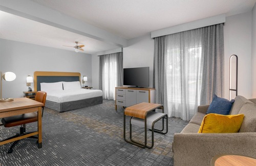 Orlando Hotel | Discover Homewood Suites by Hilton® Orlando-UCF Area