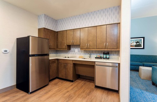 Reston Hotel | Exceptional Homewood Suites by Hilton Reston with Spa & Kitchen