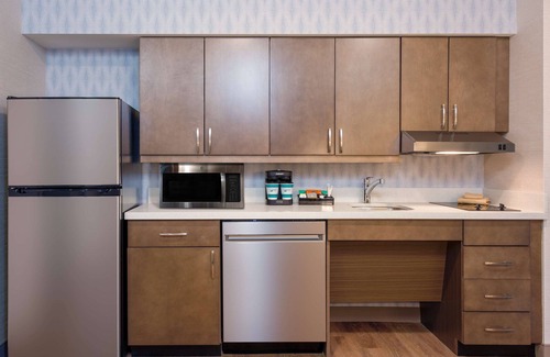Reston Hotel | Exceptional Homewood Suites by Hilton Reston with Spa & Kitchen