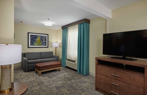 Sarasota Hotel | Relaxing Homewood Suites by Hilton Sarasota with Pool & Spa