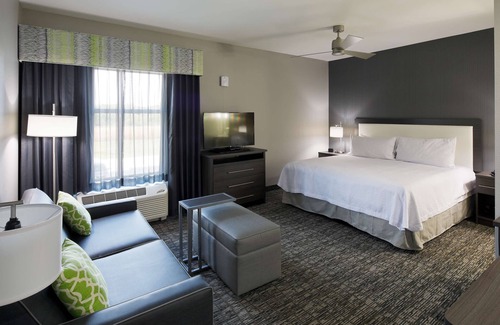 Topeka Hotel | Family-Friendly Homewood Suites in Topeka with Pool & Spa