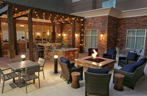West Fargo Hotel | Pet-Friendly Homewood Suites By Hilton with Pool & Breakfast