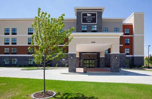 Davenport Hotel | Comfortable Homewood Suites Davenport with Hot Tub & Breakfast