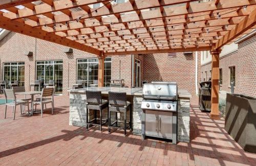 Hagerstown Hotel | Pet-Friendly Homewood Suites Hagerstown with Hot Tub & Pool