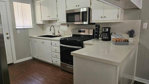 Austin House | Homey 2br Home Near Downtown & Airport