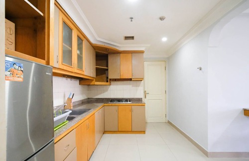 Suko Manunggal Apartment | Cozy 2Br Apartment with Kitchen at Taman Beverly