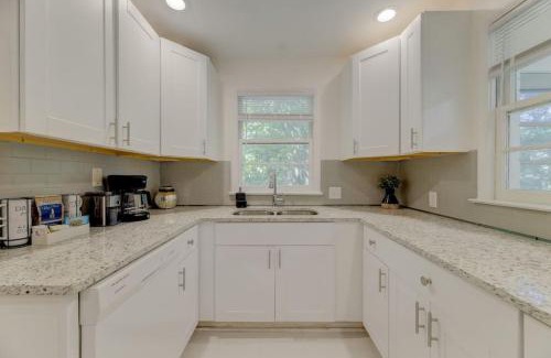 Columbia Apartment | Cozy 3BD Colombian Retreat - Pet Friendly and Inviting