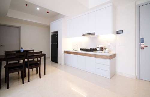 Surabaya Apartment | Cozy 3Br Apartment with Private Lift at Grand Sungkono Lagoon