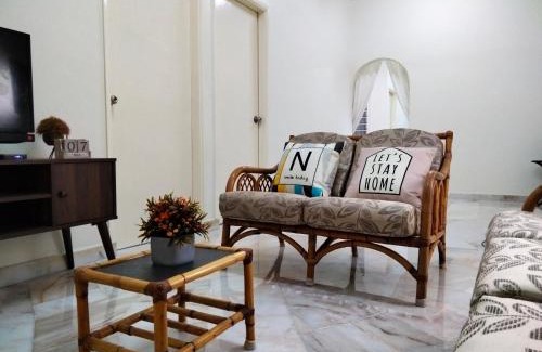 Kampung Sungai Raya House | Comfortable 3BR Retreat near MRT Cheras Tmn Suntex