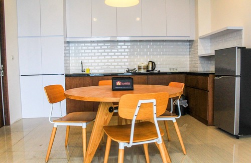 Kuningan Apartment | Cozy 3BR Apartment with Pool at Ambassade Residences