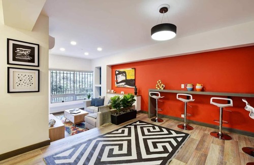La Florida Apartment | Cozy 3BR Flat by Provenza with Hot Tub & A/C - Guest Rated: 9.8