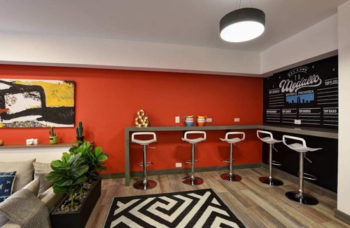 La Florida Apartment | Cozy 3BR Flat by Provenza with Hot Tub & A/C - Guest Rated: 9.8