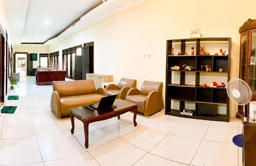 Darmo House | Cozy Guesthouse near Sby Zoo - Perfect for Families