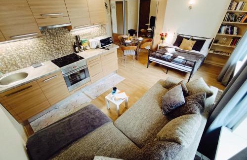 Avoti Apartment | Cozy Nest in Riga's Midtown with Family-Friendly Amenities