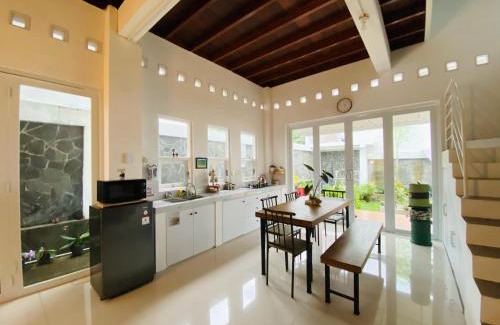 Ngaglik House | Homey Space Near Kaliurang - Arfani's House