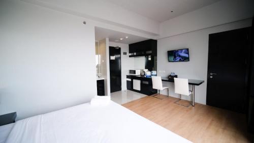 Wonokromo Apartment | Cozy Studio Retreat at Grand Darmo Suite Apartment