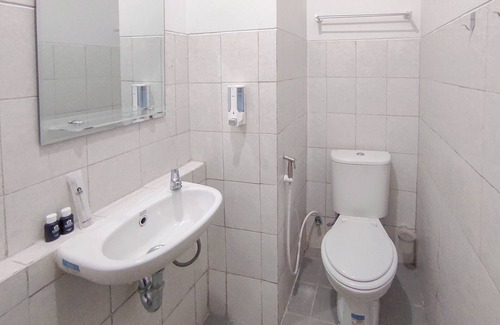 Sidoarjo Apartment | Homey Studio With Easy Pool Access Apartment At Suncity Residence