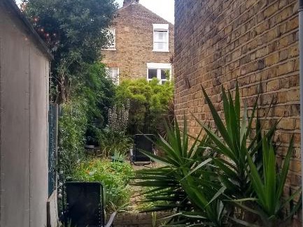Lambeth Bed & Breakfast | Welcoming Room with Kitchen & Breakfast - Guest Rated 9.2