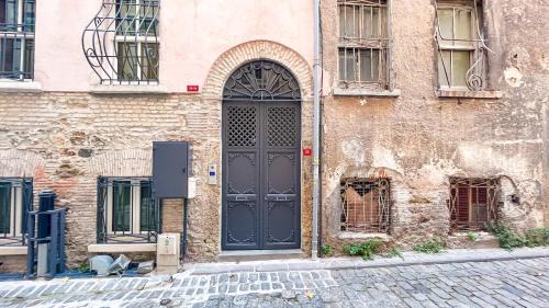 Taksim Apartment | Top-Rated Homie Suites - Family-Friendly Near Istıklal Avenue