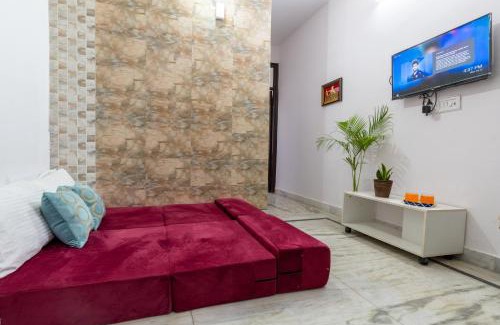 Vaishali Apartment | Convenient 1BHK Flat Near Vaishali Metro - Pet Friendly