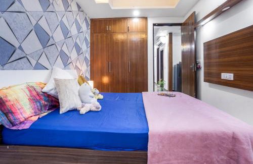 Vaishali Apartment | Cozy Homlee Divya Apt Vaishali: Pet Friendly with Parking