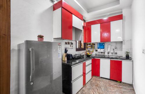Vaishali Apartment | Cozy Homlee Divya Apt Vaishali: Pet Friendly with Parking