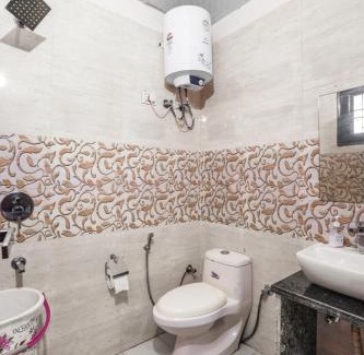 Vaishali Apartment | Cozy Homlee Divya Apt Vaishali: Pet Friendly with Parking