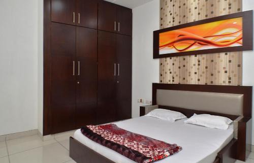 Karkardooma Apartment | Pet-Friendly Luxury Inn with Breakfast and Family Amenities
