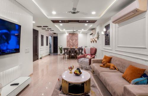 Saket Apartment | Cozy Pentagon 5 Bedroom Apartment in Saket, Delhi