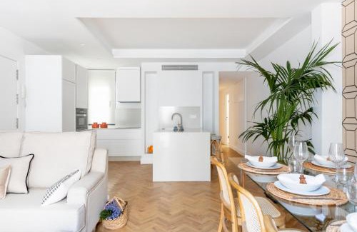 San Vicente Apartment | Discover Hommyhome San Lorenzo: 4-Star Family Retreat