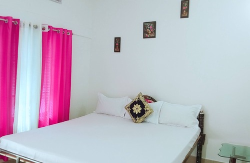 Golaghat Bed & Breakfast | Cozy Homocation Sreemoyee Homestay with Breakfast Included