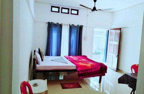 Golaghat Bed & Breakfast | Cozy Homocation Sreemoyee Homestay with Breakfast Included