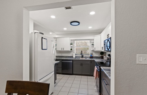 Homosassa House | Prime Homosassa Springs Retreat with Kayaks and Pool Access
