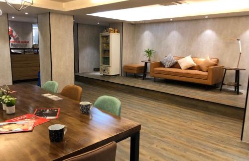 North Point House | Convenient Homy Inn North Point: Family-Friendly Stay