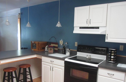 Honeoye Cottage | Experience Lakeside Bliss at Honeoye Lake Cottage!
