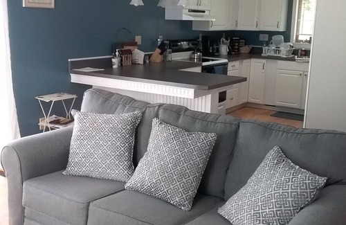 Honeoye Cottage | Experience Lakeside Bliss at Honeoye Lake Cottage!