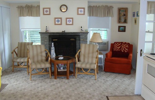 Honeoye Cottage | Guest Rated: Honeoye Lake - Cozy Lakefront Retreat with Spa