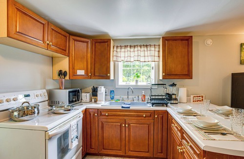 Mount Pleasant Mills Apartment | Honey Bee Farm On-site: Susquehanna Valley Apt!