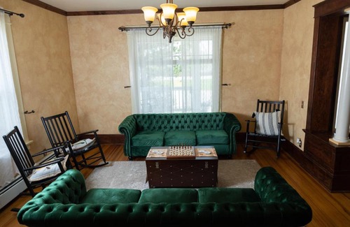 Monte Vista House | Cozy Honey Bee Manor: Pet-Friendly Retreat in Monte Vista