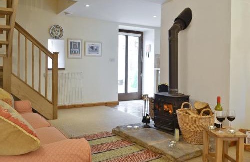 Redbrook House | Cozy Honey Cottage: Pet-Friendly Retreat, Rated 9.2/10