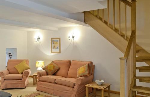 Redbrook House | Cozy Honey Cottage: Pet-Friendly Retreat, Rated 9.2/10