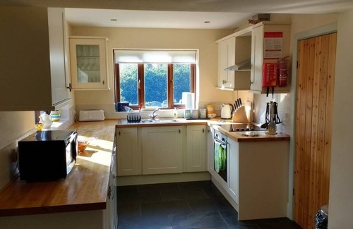 Rhosybol Cottage | Discover Honey Cottage: Ocean View Retreat Near Amlwch