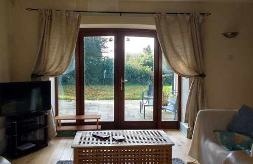 Rhosybol Cottage | Discover Honey Cottage: Ocean View Retreat Near Amlwch