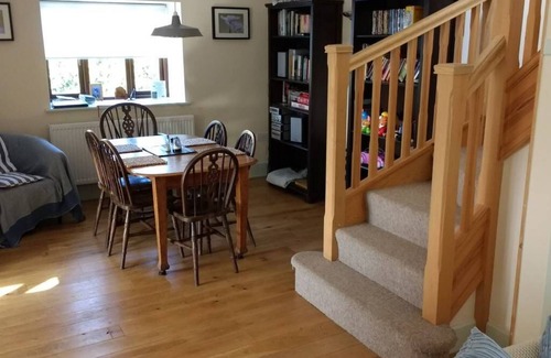Rhosybol Cottage | Discover Honey Cottage: Ocean View Retreat Near Amlwch