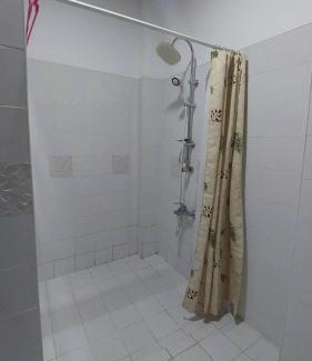 Minuwangoda House | Pet-Friendly Honey Dew Villa with Ocean Views and Dining